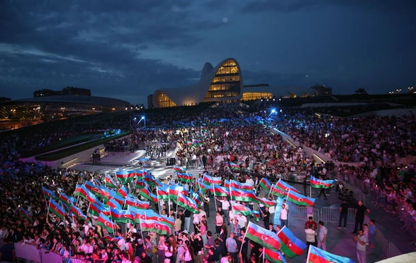 В парке Центра Гейдара Алиева в День национального спасения представлена концертная программа - ФОТО/ВИДЕО